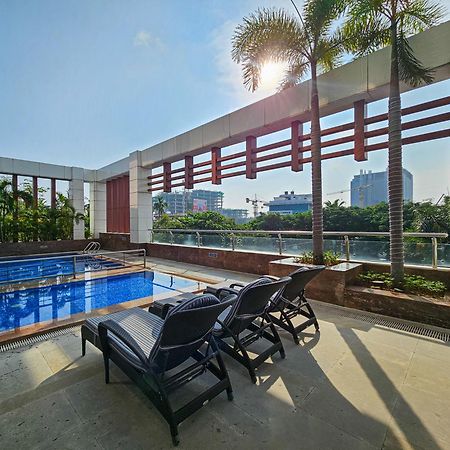 Novotel Chennai Sipcot 외부 사진 Rooftop pool