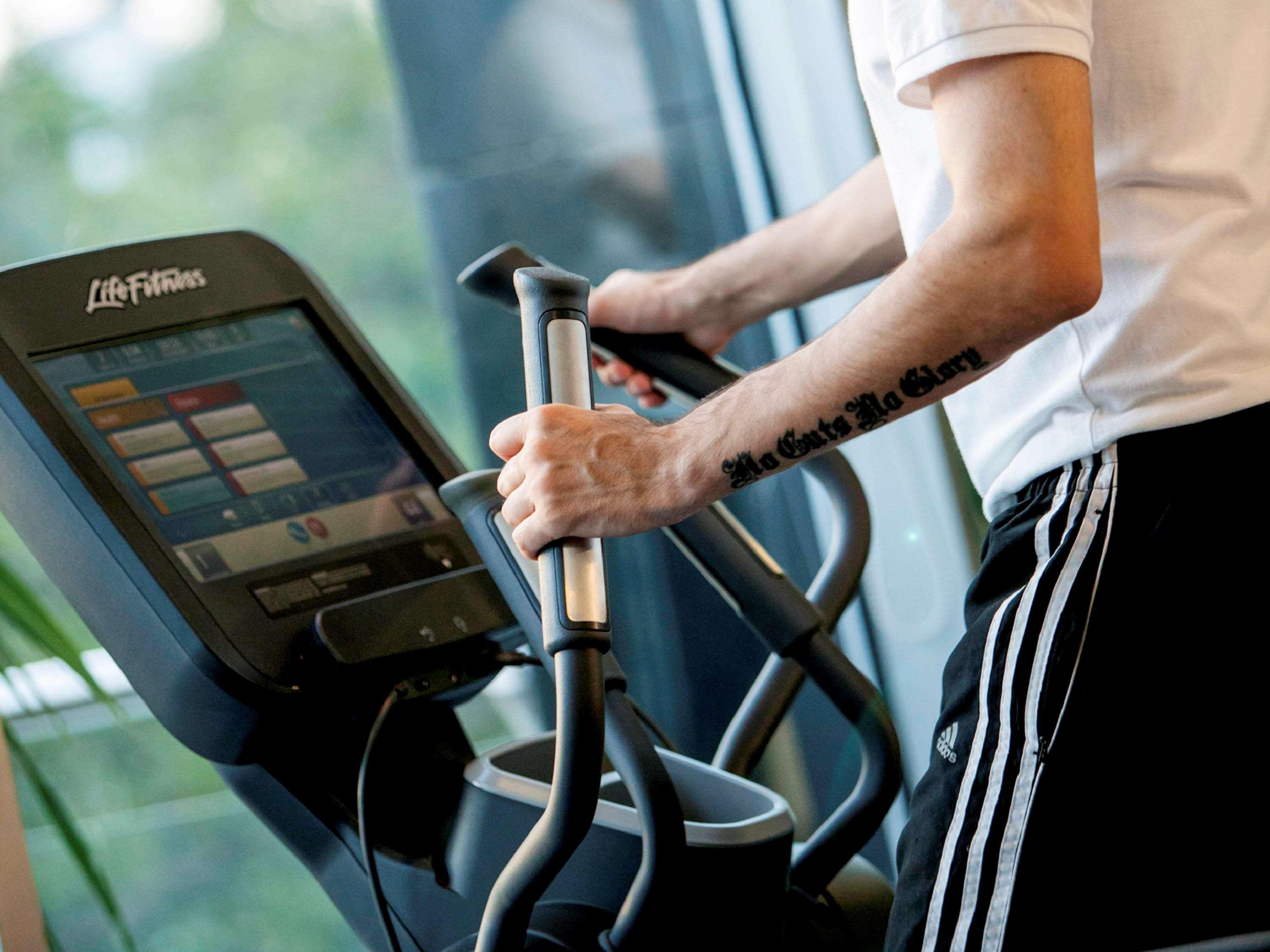 Novotel Chennai Sipcot 외부 사진 A cross trainer