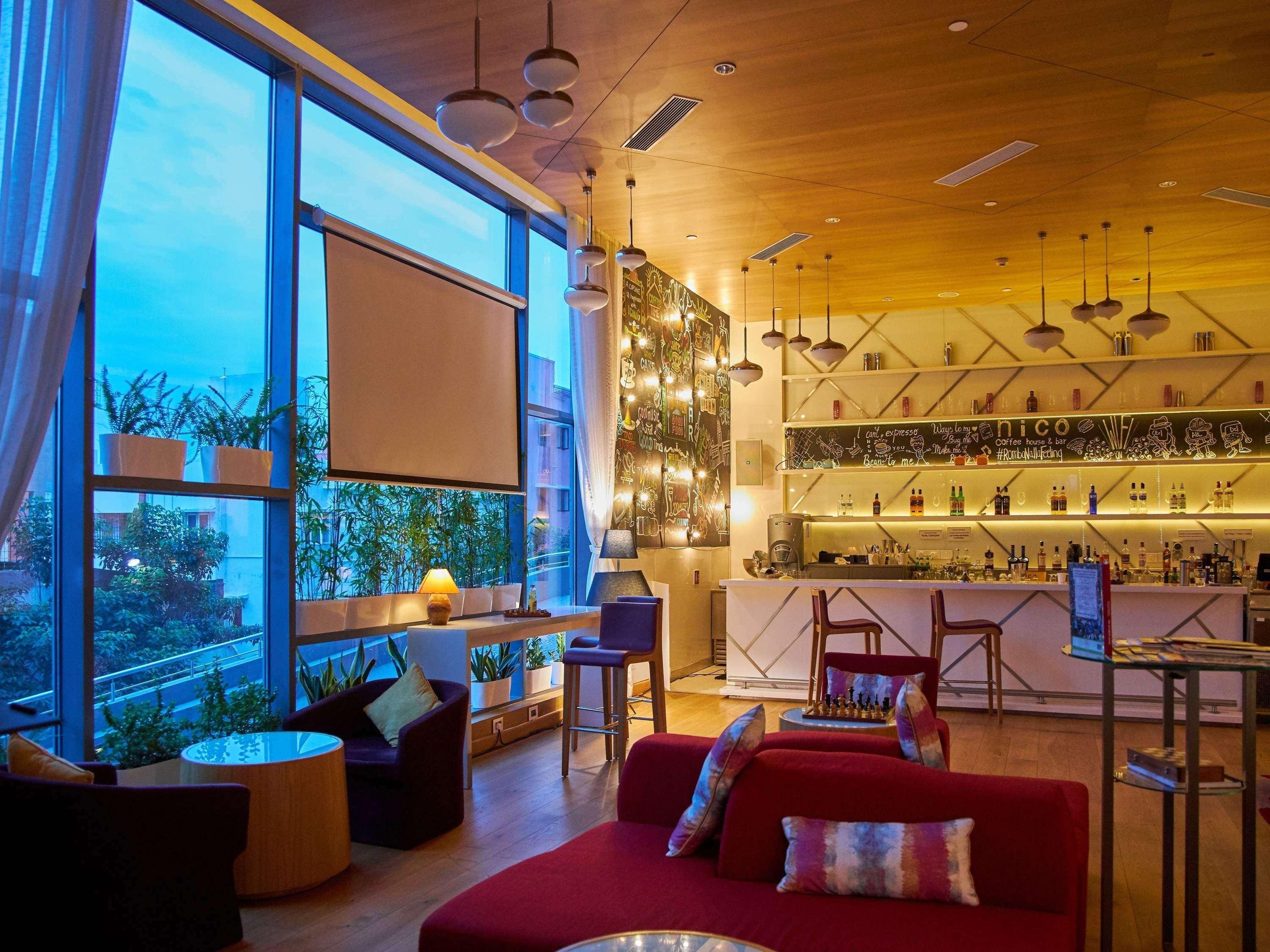 Novotel Chennai Sipcot 외부 사진 The bar at the 360° Sky Lounge