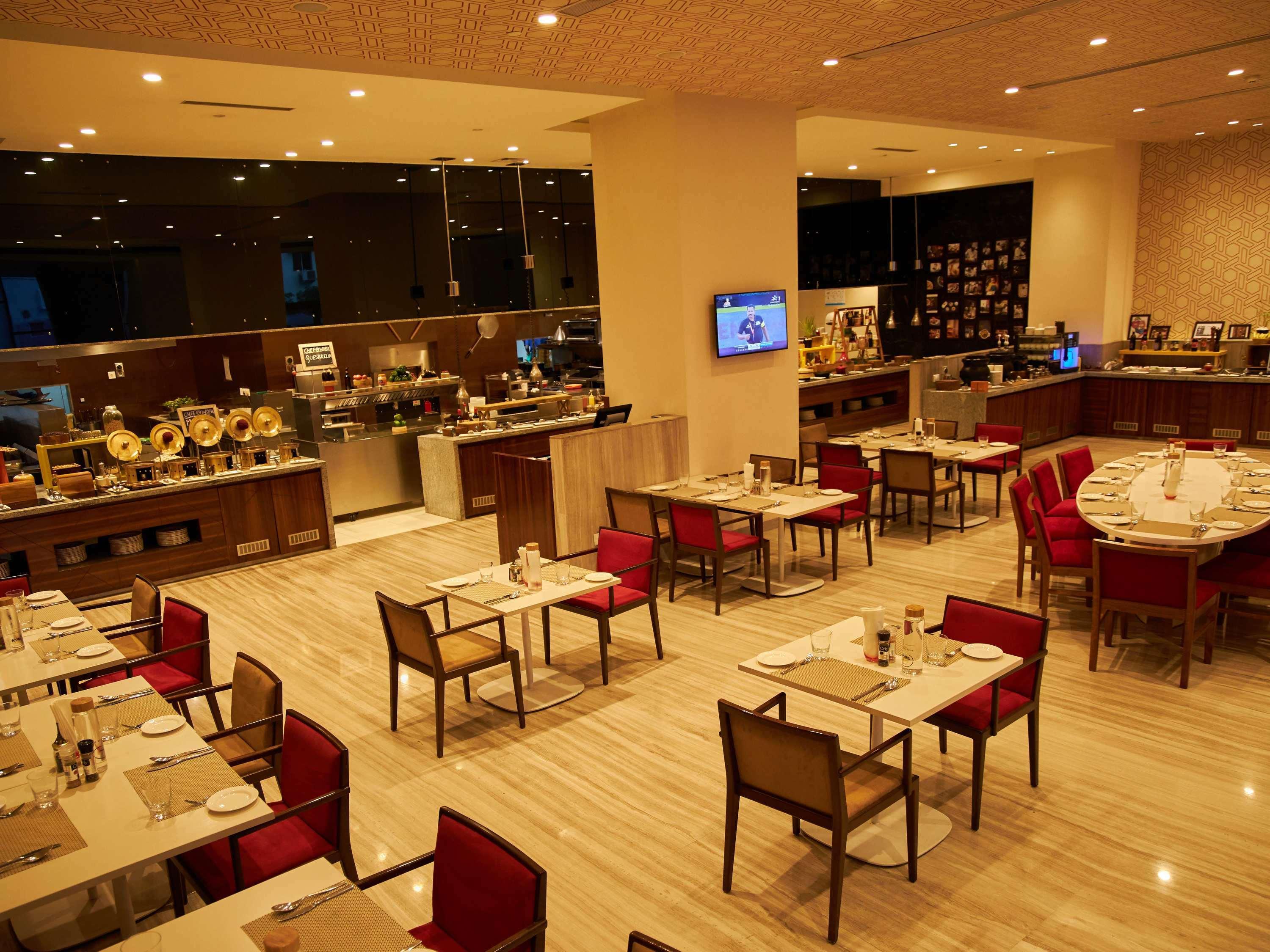 Novotel Chennai Sipcot 외부 사진 The restaurant at the hotel