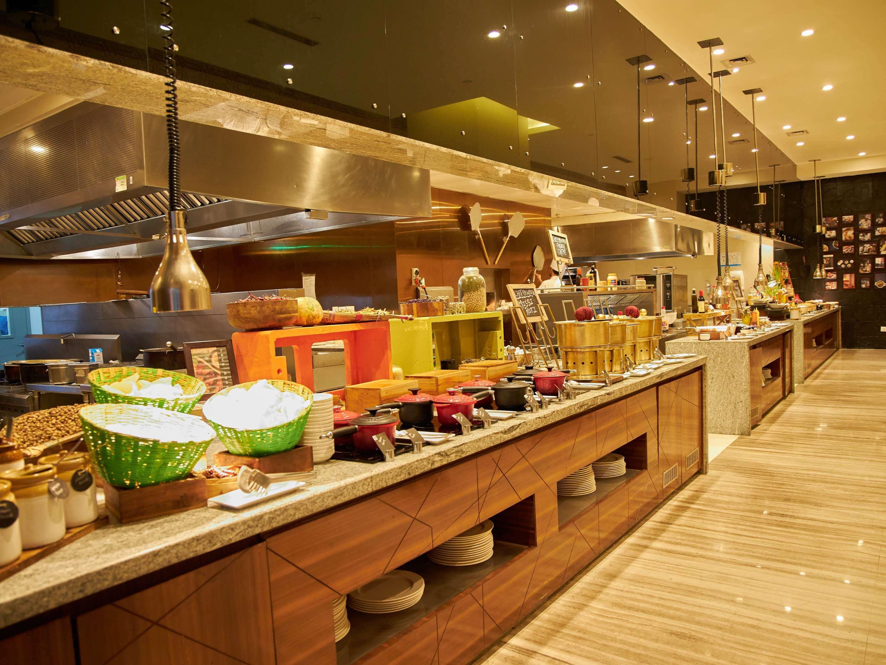Novotel Chennai Sipcot 외부 사진 The buffet at the hotel