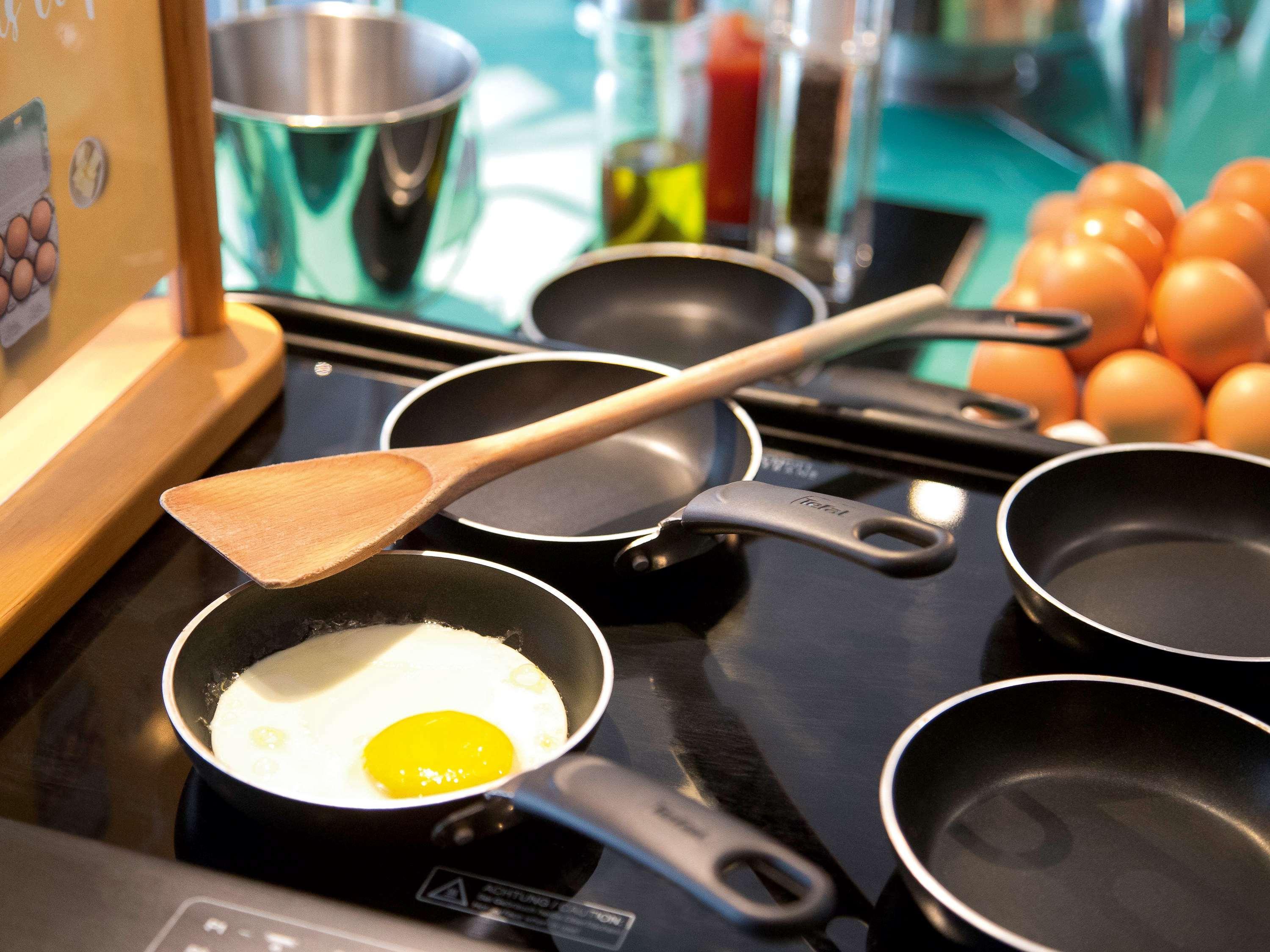 Novotel Chennai Sipcot 외부 사진 Non-stick frying pans