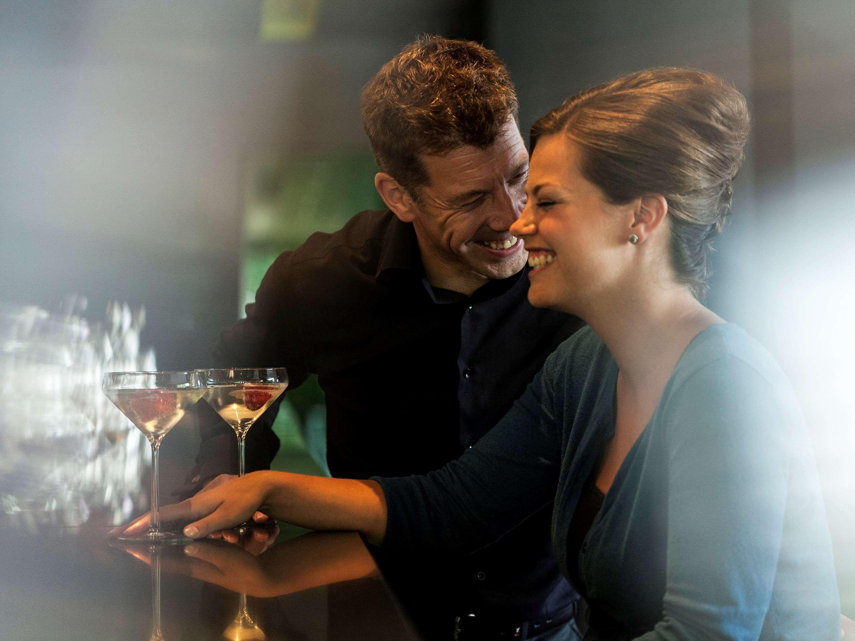 Novotel Chennai Sipcot 외부 사진 A couple flirting